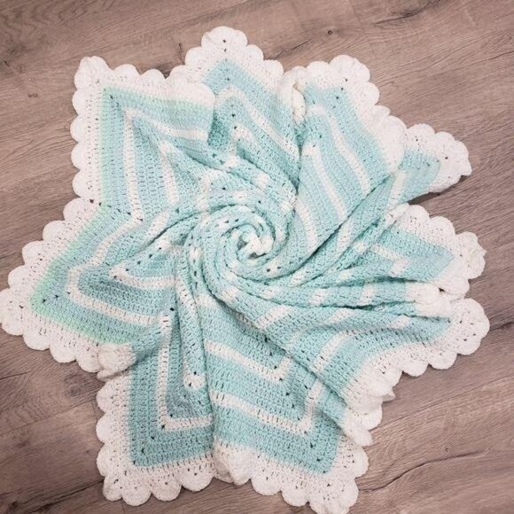 Handmade Crocheted Baby Blanket Star Pattern Soft Mint & White snowflake pattern - Picture 3 of 6